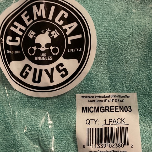 Chemical Guys Car Detailing Kit - Picture 2 of 6